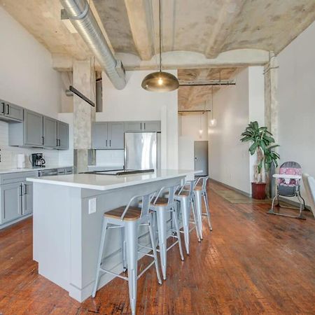 2Br 2Ba Spacious Historic Loft With Gym By Envitae Канзас Сити Екстериор снимка