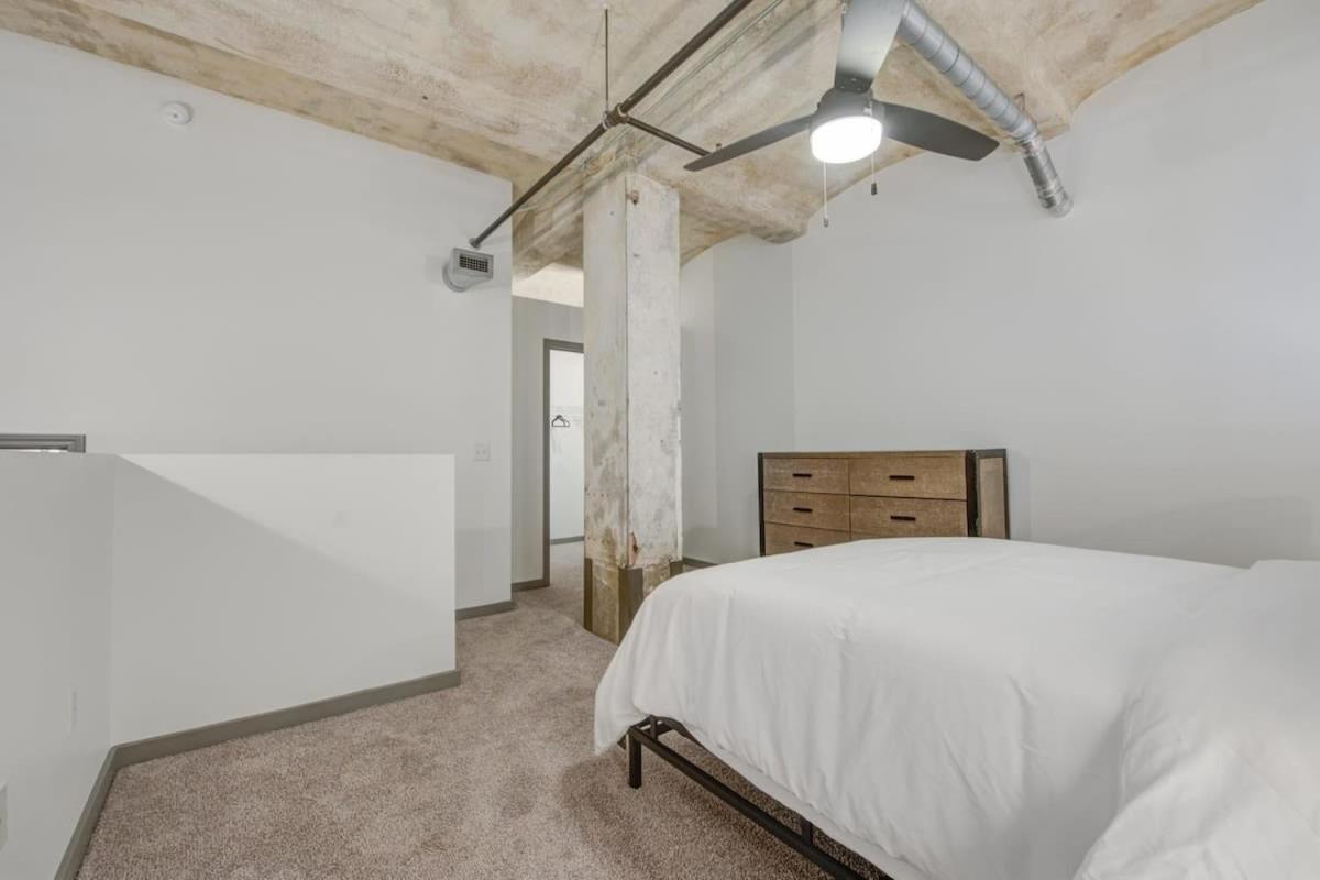 2Br 2Ba Spacious Historic Loft With Gym By Envitae Канзас Сити Екстериор снимка