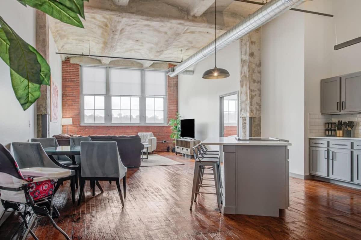 2Br 2Ba Spacious Historic Loft With Gym By Envitae Канзас Сити Екстериор снимка