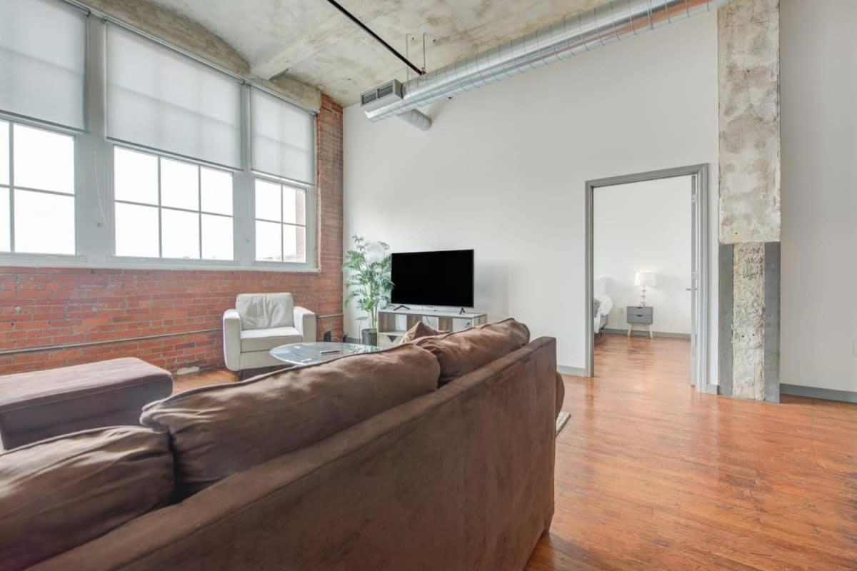 2Br 2Ba Spacious Historic Loft With Gym By Envitae Канзас Сити Екстериор снимка