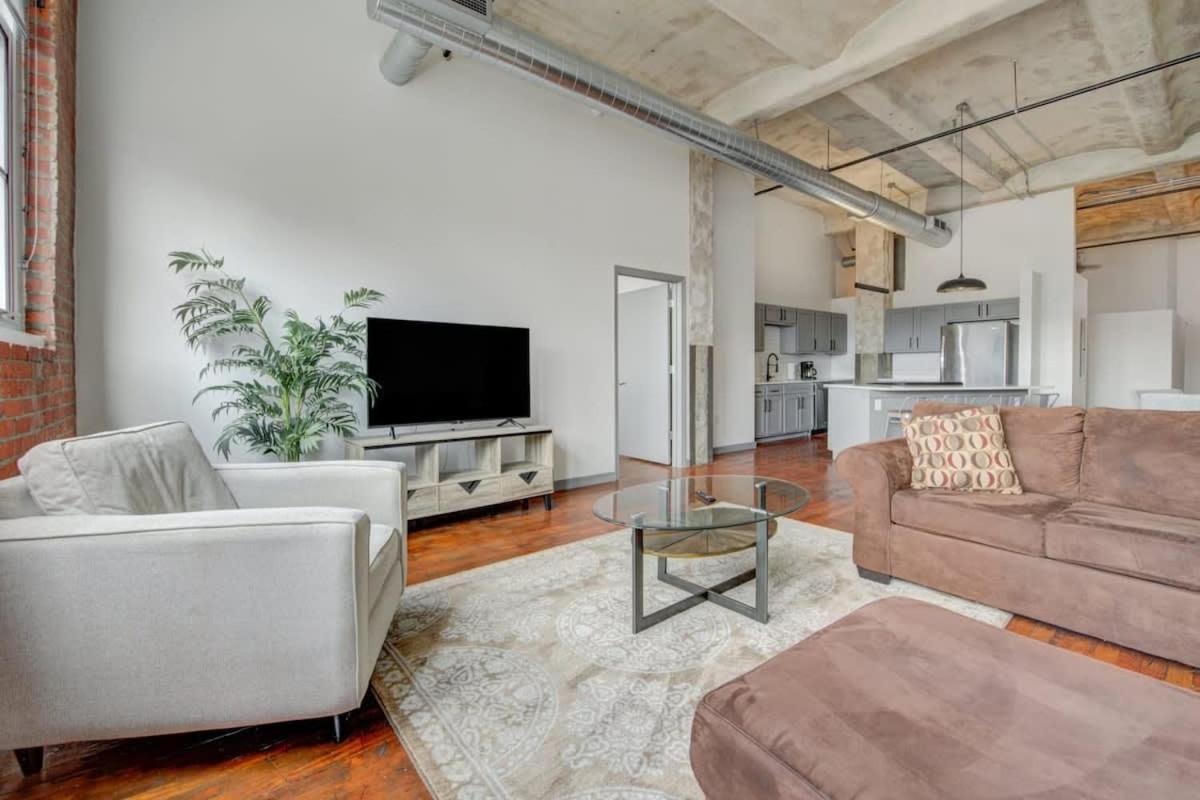 2Br 2Ba Spacious Historic Loft With Gym By Envitae Канзас Сити Екстериор снимка