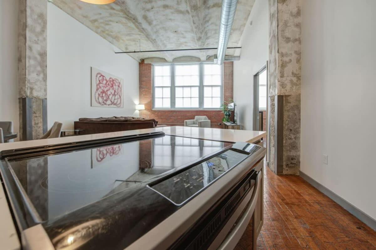 2Br 2Ba Spacious Historic Loft With Gym By Envitae Канзас Сити Екстериор снимка