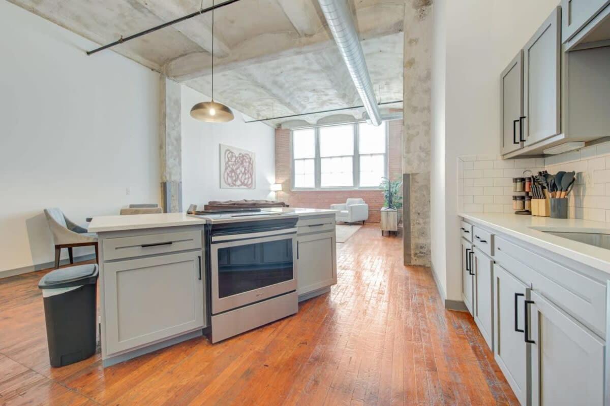 2Br 2Ba Spacious Historic Loft With Gym By Envitae Канзас Сити Екстериор снимка