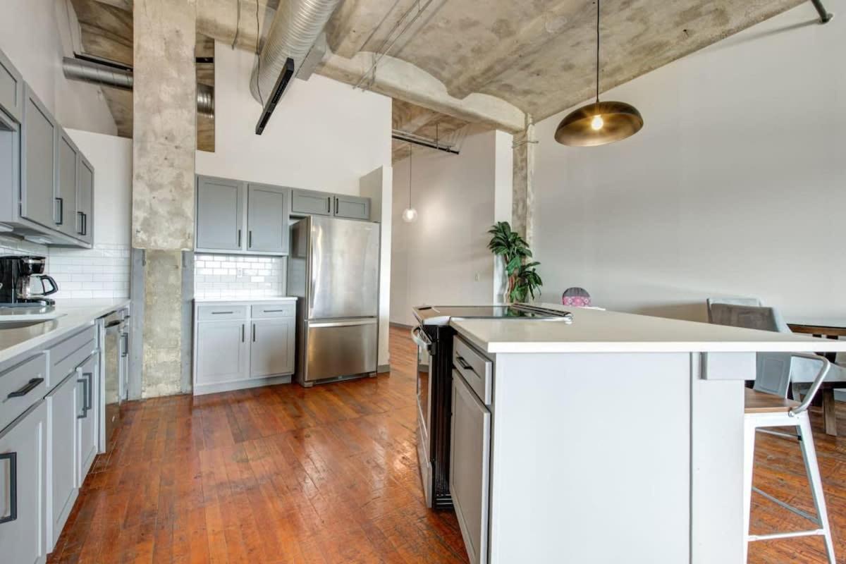 2Br 2Ba Spacious Historic Loft With Gym By Envitae Канзас Сити Екстериор снимка