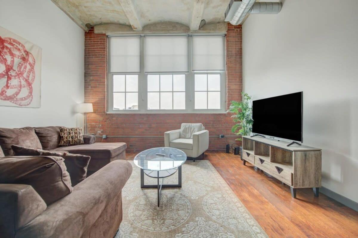 2Br 2Ba Spacious Historic Loft With Gym By Envitae Канзас Сити Екстериор снимка